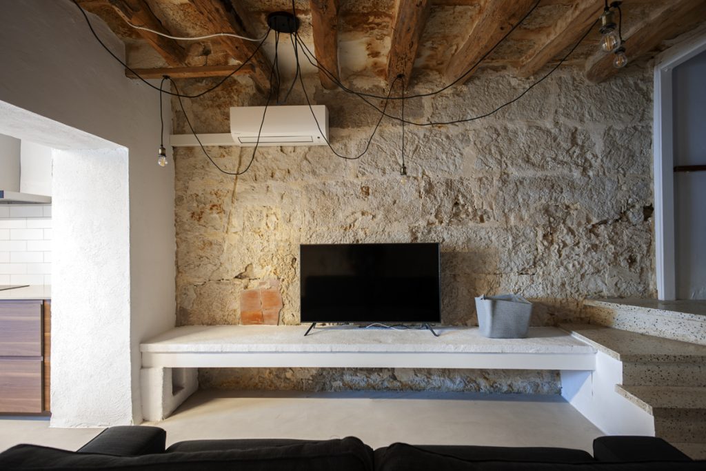 La Casa Azul Casa Entre Medianeras Banyoles Estudio Tinto 0047 1024x683